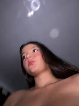 EmmiiGlow live sex cam