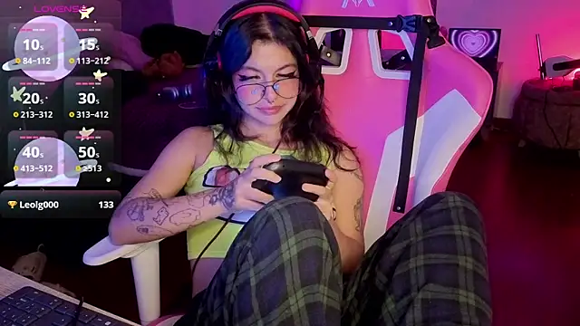 larah_uwu's cam snapshot