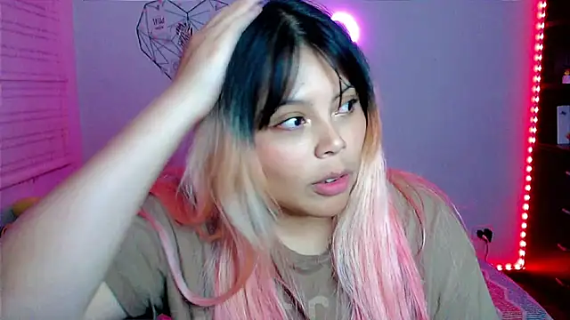 EllieMoonX's cam snapshot