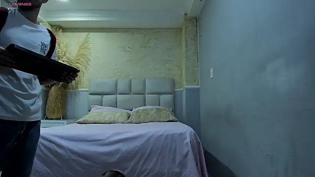 TyagoRoberts_'s cam snapshot