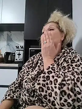 Divineblond live sex cam