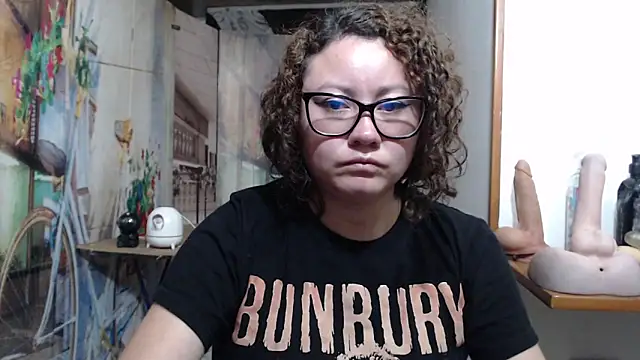 curly_greeneyed live sex cam