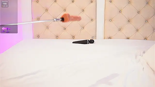 caroline_adams_'s cam snapshot