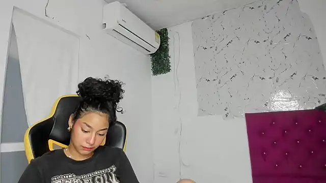 emily_stars1's cam snapshot