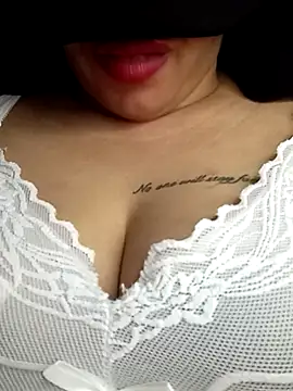 Zouzou_sexy's cam snapshot