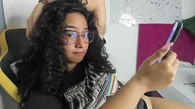 emily_stars1's cam snapshot