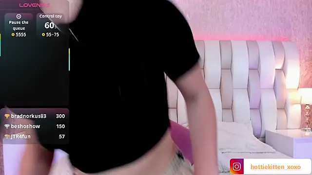 Viollet_xoxo's cam snapshot