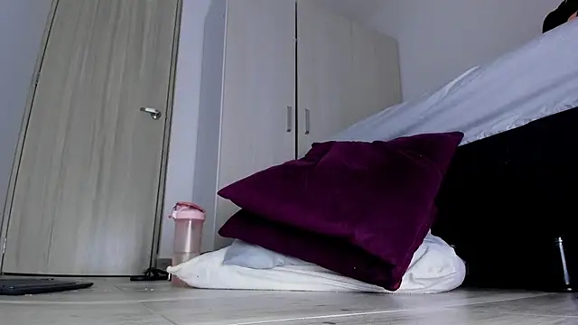 Skarleth69's cam snapshot