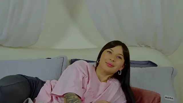 AlexandraBloom's cam snapshot