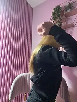 PrettyAshley_'s cam snapshot