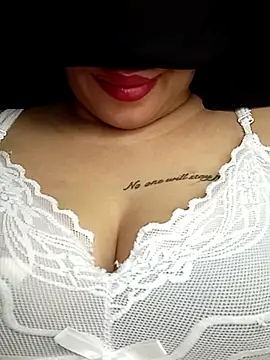 Zouzou_sexy's cam snapshot