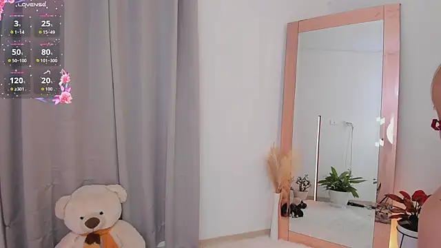 roxie_gates_'s cam snapshot