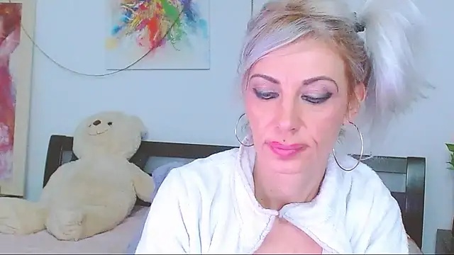 HoneyLara's cam snapshot