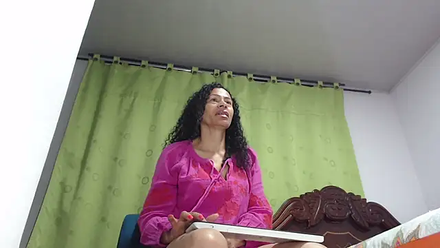 athenea_horny_wet's cam snapshot