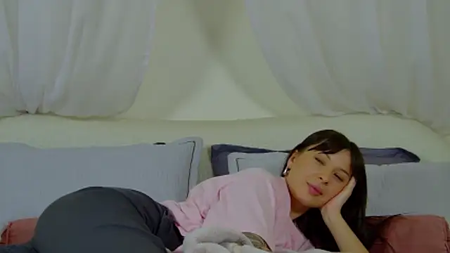 AlexandraBloom's cam snapshot