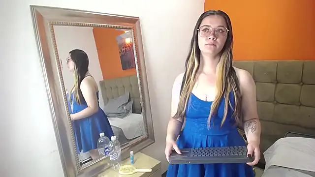 Alaiia___'s cam snapshot