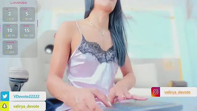 valirya_devote live sex cam