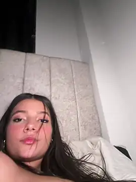 EmmiiGlow's cam snapshot