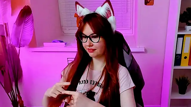 CarolGiggly live sex cam