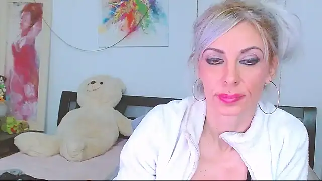 HoneyLara's cam snapshot