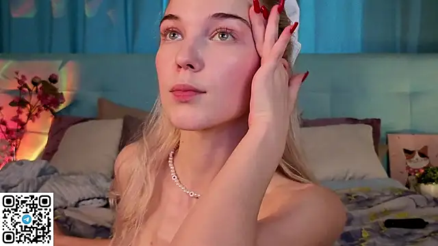 Aurora_Bennet's cam snapshot