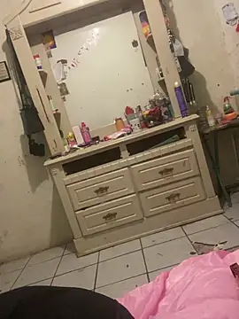 Lucrecia_33's cam snapshot