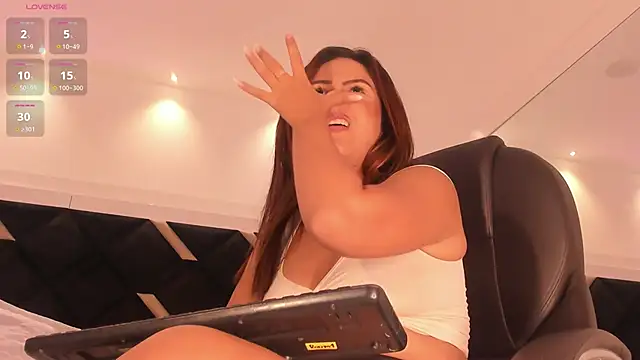 Lunara_Vall's cam snapshot