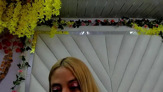 Dakota_Angell_'s cam snapshot