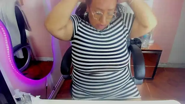 Shara_Oz's cam snapshot