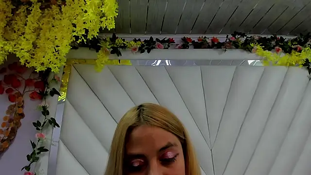 Dakota_Angell_'s cam snapshot