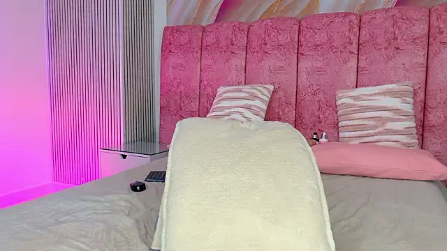 emmacurvy's cam snapshot