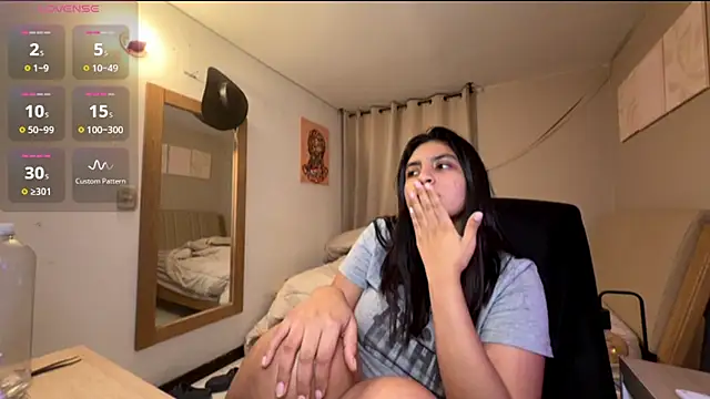 cloe_small's cam snapshot