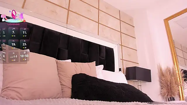 RoxyLior's cam snapshot