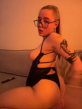 VineraSweet's cam snapshot