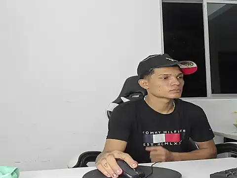 EL_VENEZOLANO_22CM live sex cam