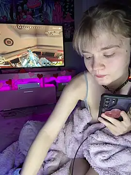 Cutiepiespanks's cam snapshot