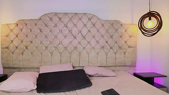 Victoria_Adams14's cam snapshot