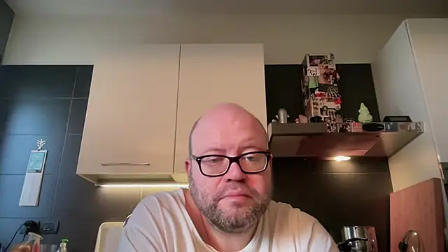 theitalianbear live sex cam