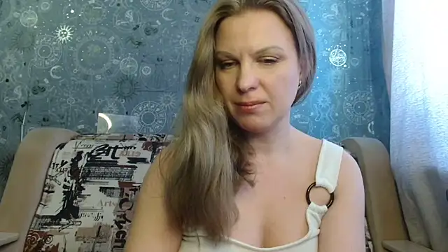 BlondeFox's cam snapshot