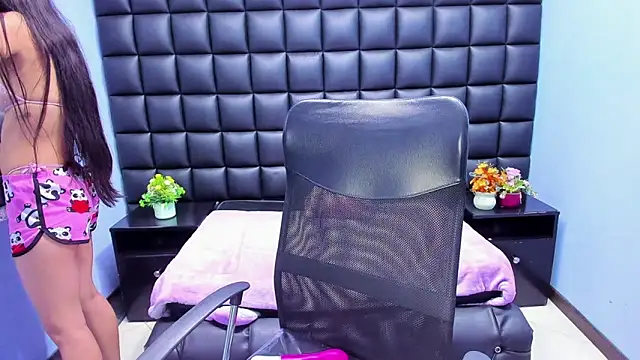 Alana_Hotterr's cam snapshot