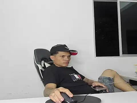 EL_VENEZOLANO_22CM live sex cam