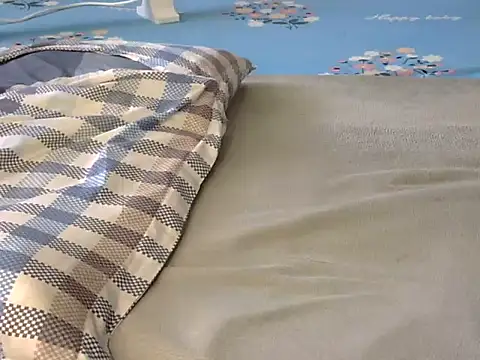 Playroom_queen's cam snapshot