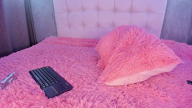 im_tiffany_'s cam snapshot