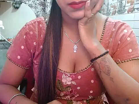 LovingPihu's cam snapshot