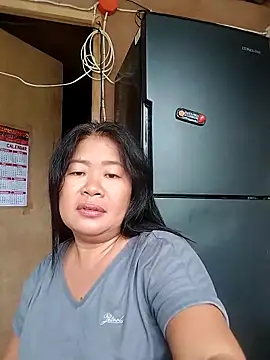 Lovelywoman43 live sex cam