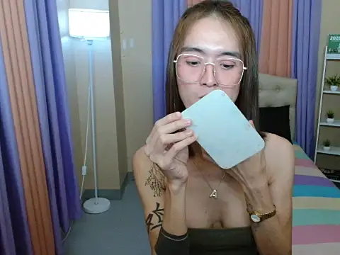 XxTsUncutAskaxX live sex cam