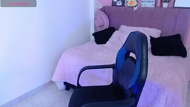 Natasha_Romanof18's cam snapshot