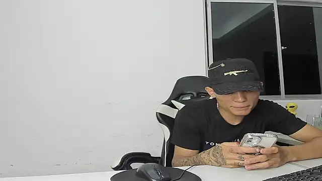 EL_VENEZOLANO_22CM live sex cam