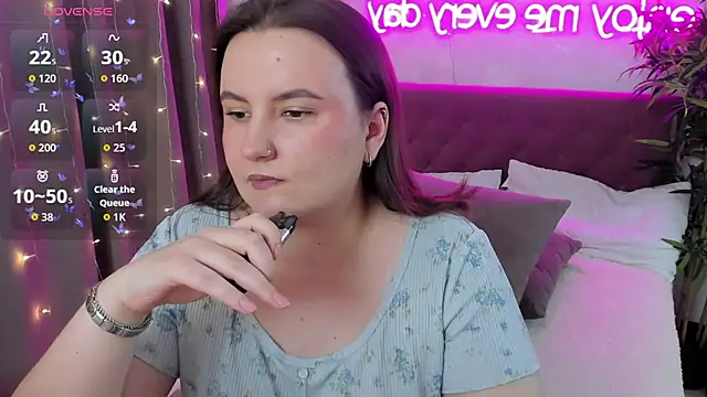 FeralPeach's cam snapshot