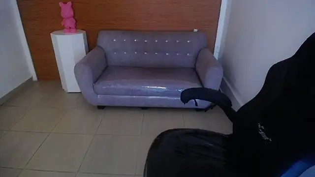 emma_adams_t's cam snapshot